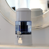 Aqualine waterfilter op zilveren tafel met spiegel en kaarsen 